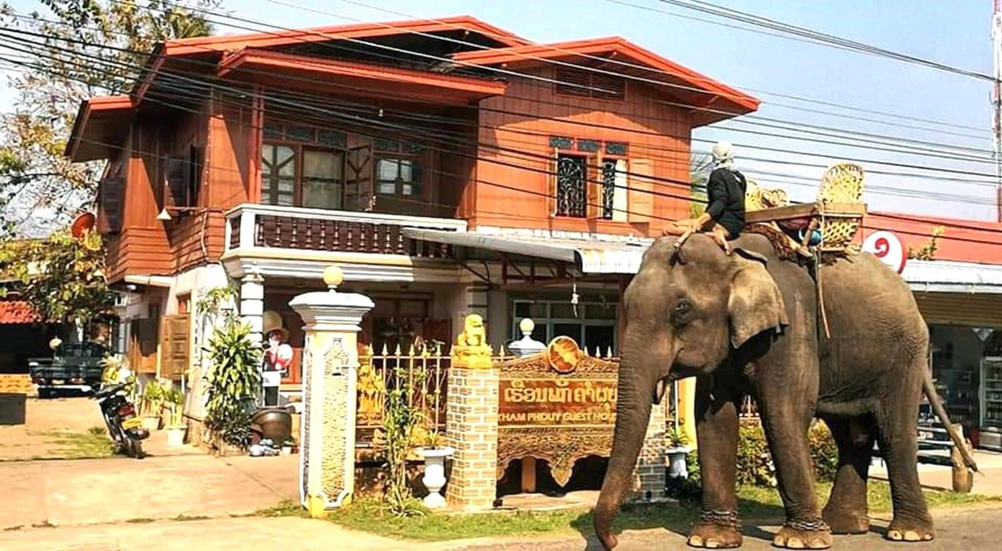 Khamphouy Guesthouse Champasak Exterior photo